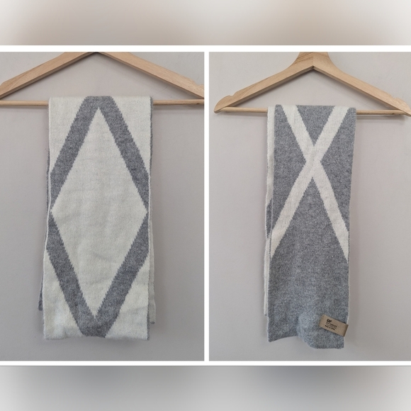 Gap Double Sided Geometric Angora Wool Blend Scarf - Picture 1 of 11